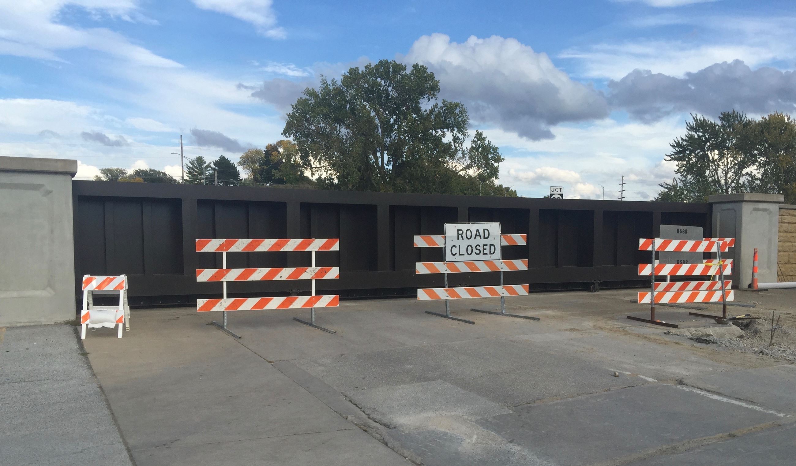 10/09/2018 Flood Wall Closed