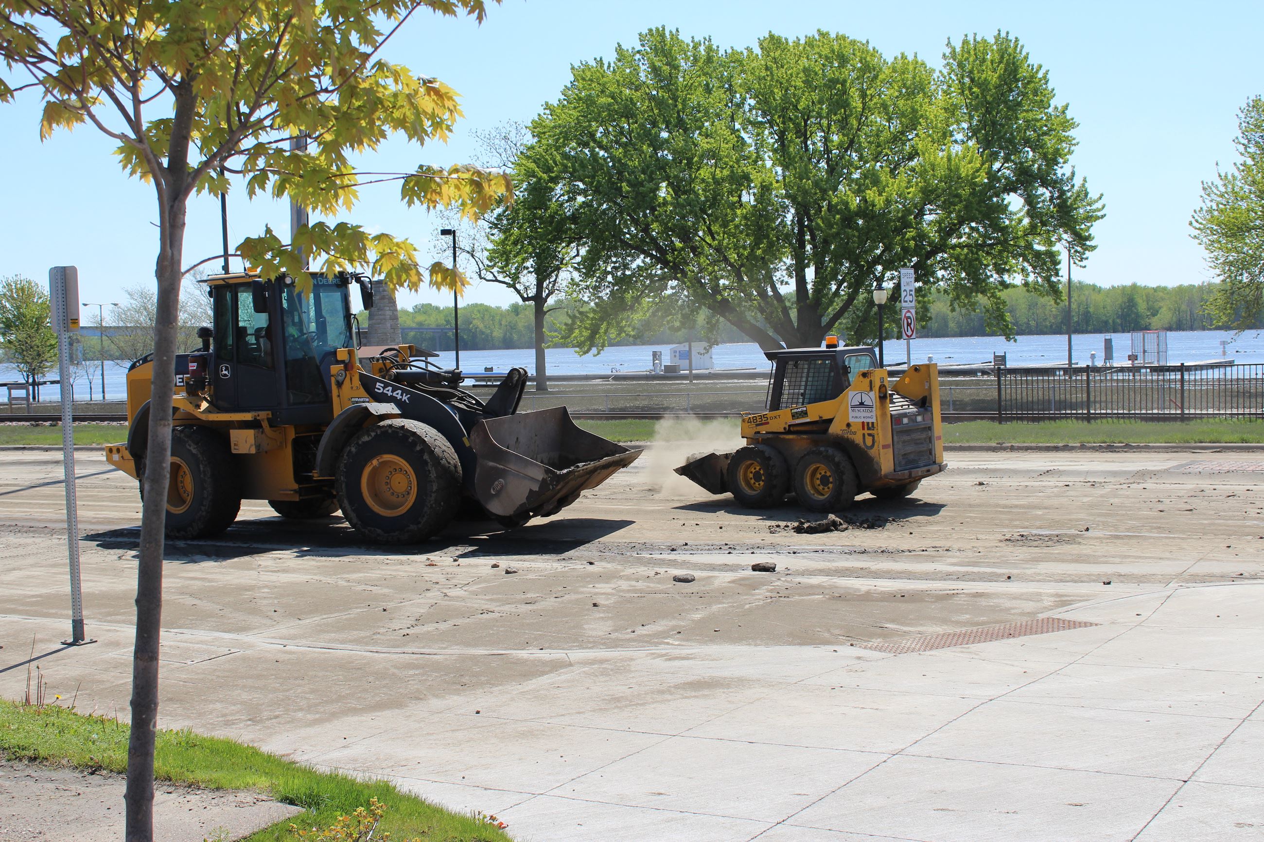051319 Mississippi Drive clean up work 001