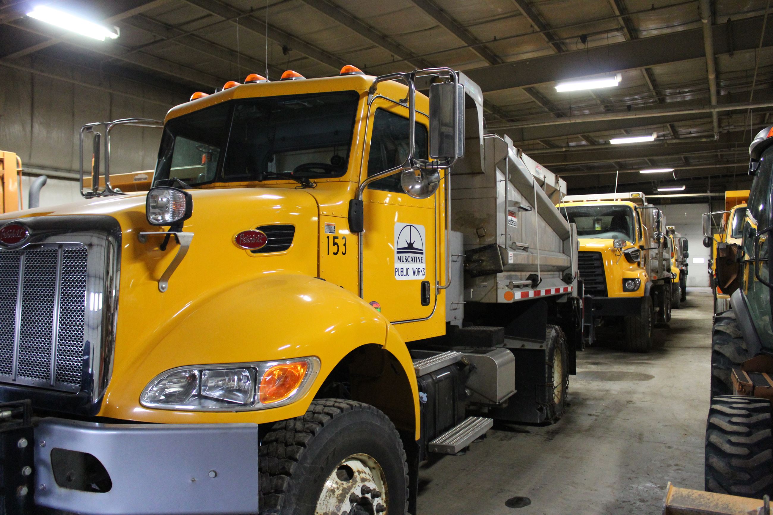 011020 Trucks loaded with salt and ready to roll 001 (JPG)