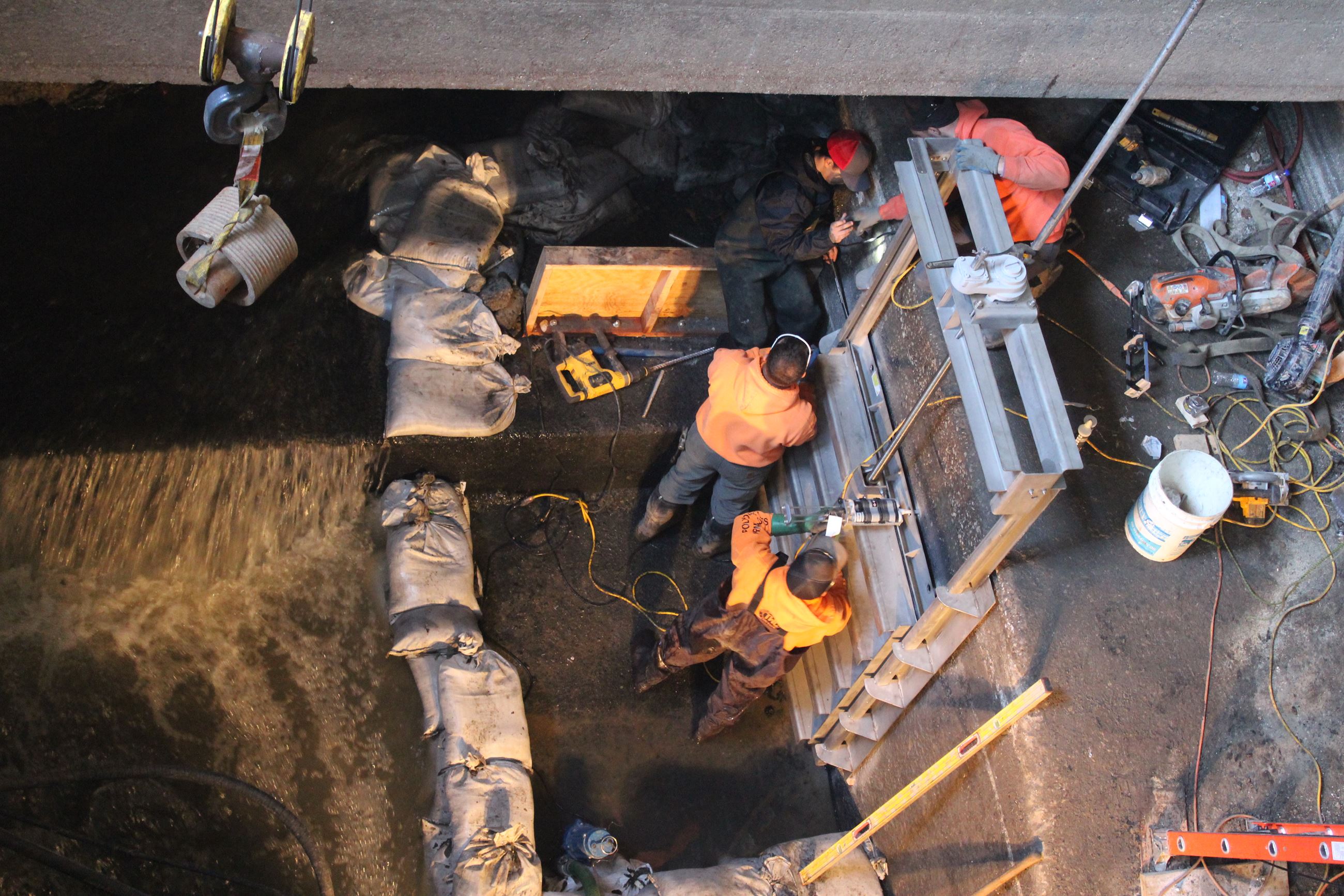 030821 Papoose Creek LIft Station Sluice Gate Installation 010 (JPG)