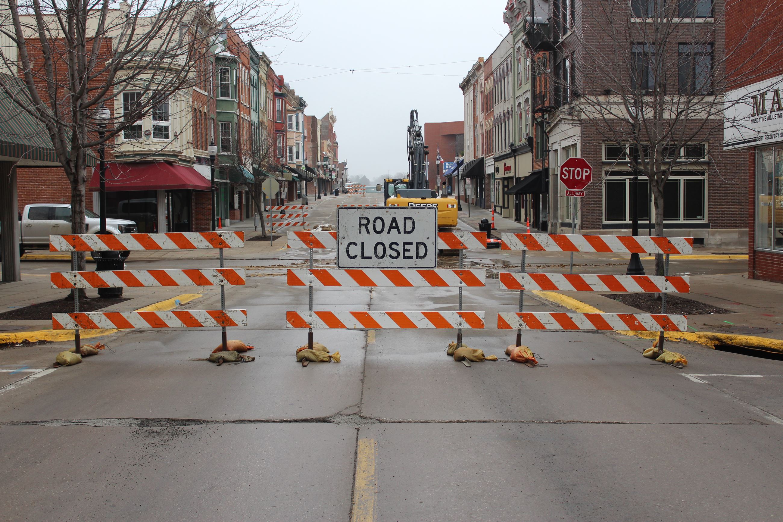 031621 2nd Street Sycamore Intersection Closed 002 (JPG)