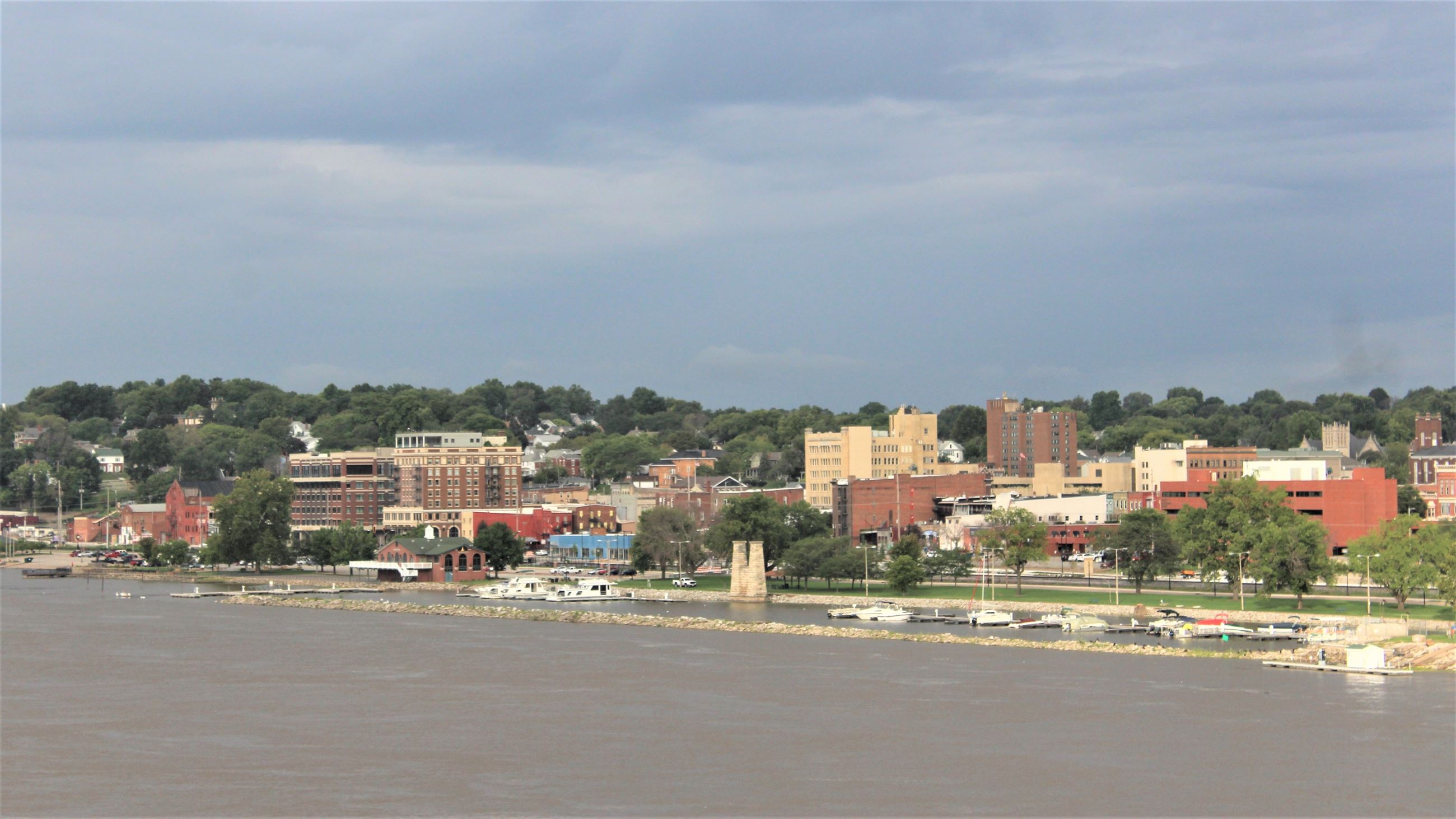 090518 Downtown Muscatine from Beckey Bridge (JPG)