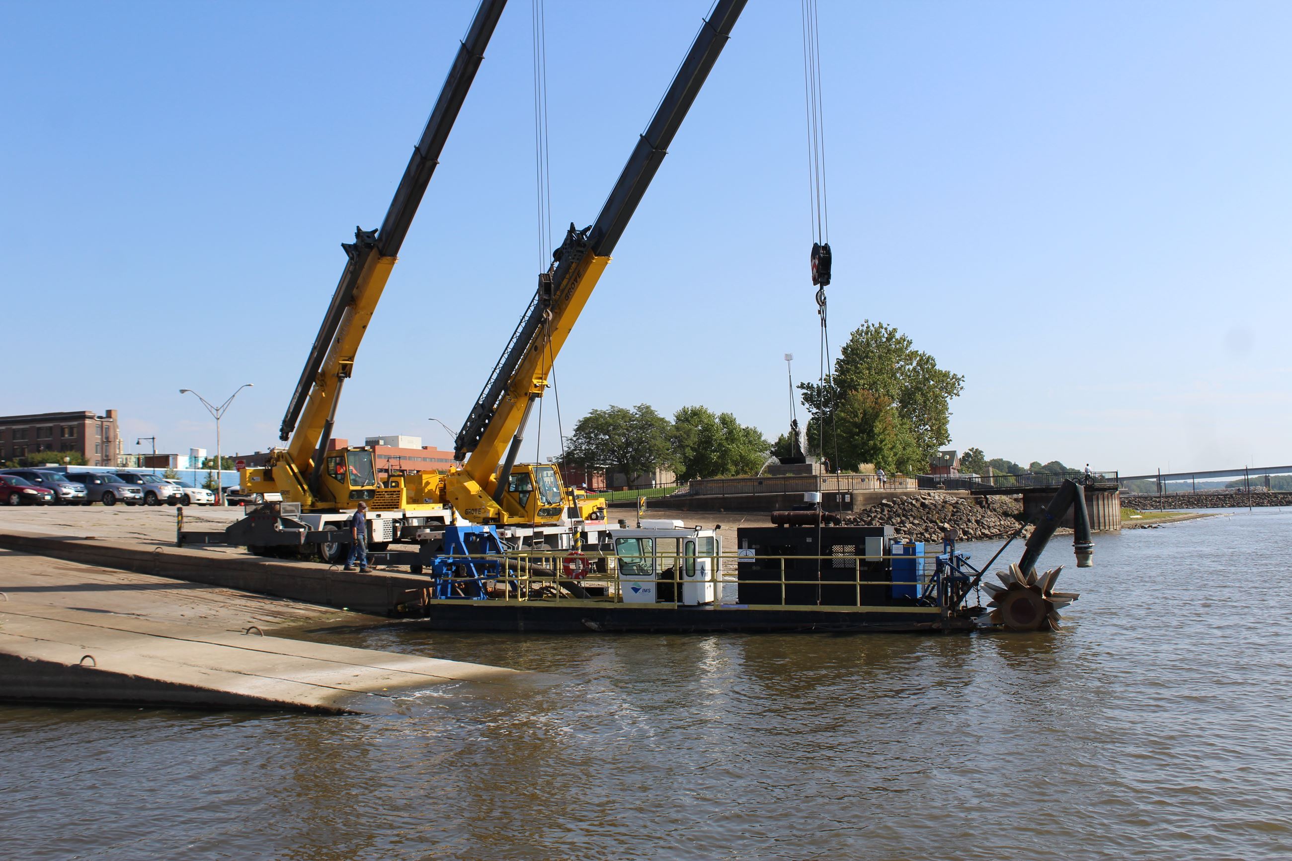 Dredge launched into Mississippi River (JPG)