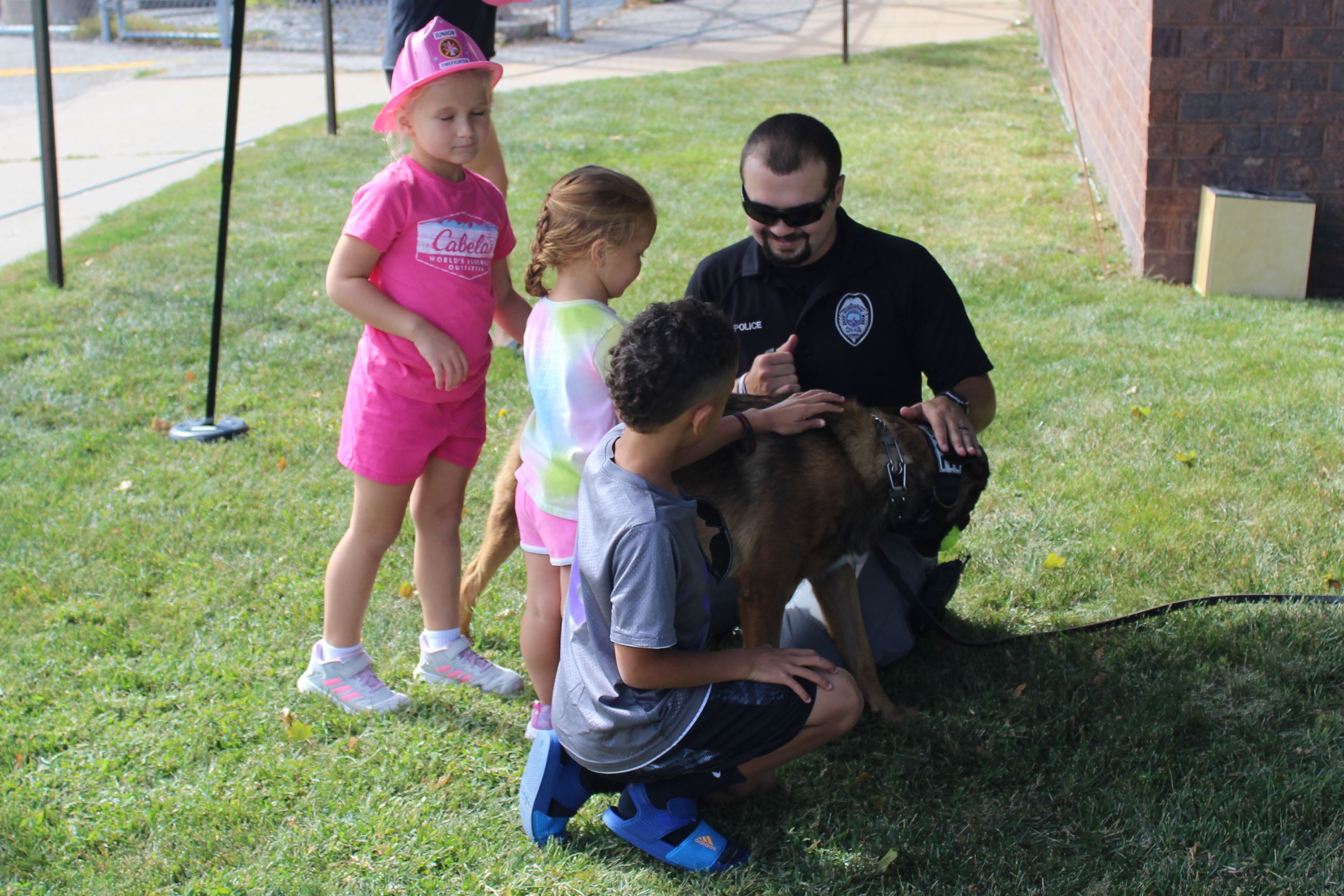 Children meet with MPD K9 PSOH October 2, 2022 (JPG)