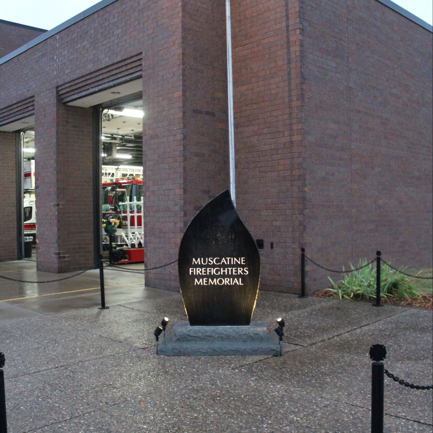 091123 Moment of Silence 002 - Muscatine Firefighters Memorial