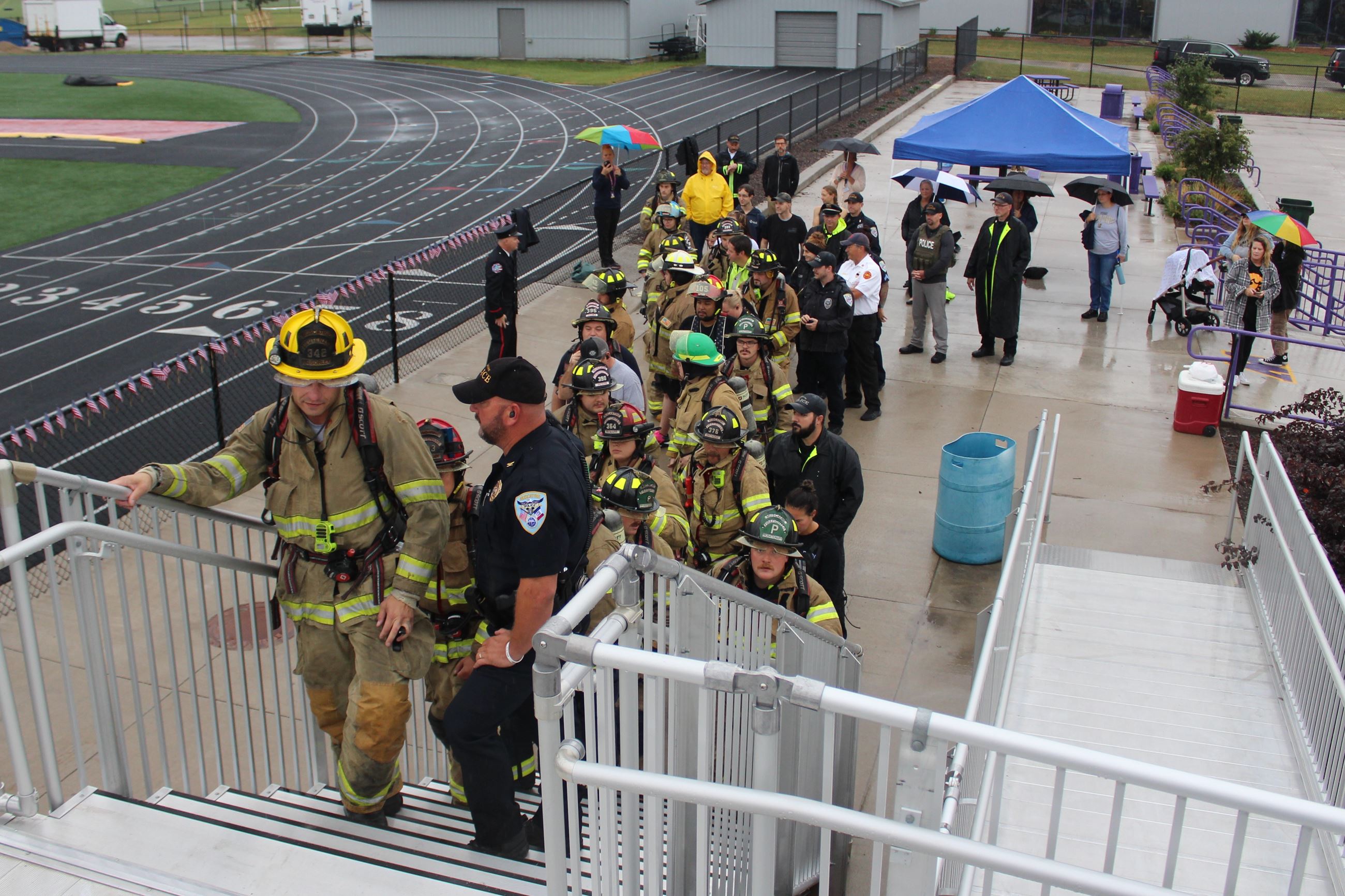 091123 Muscatine Stair Climb 005 = Ready to start the climb