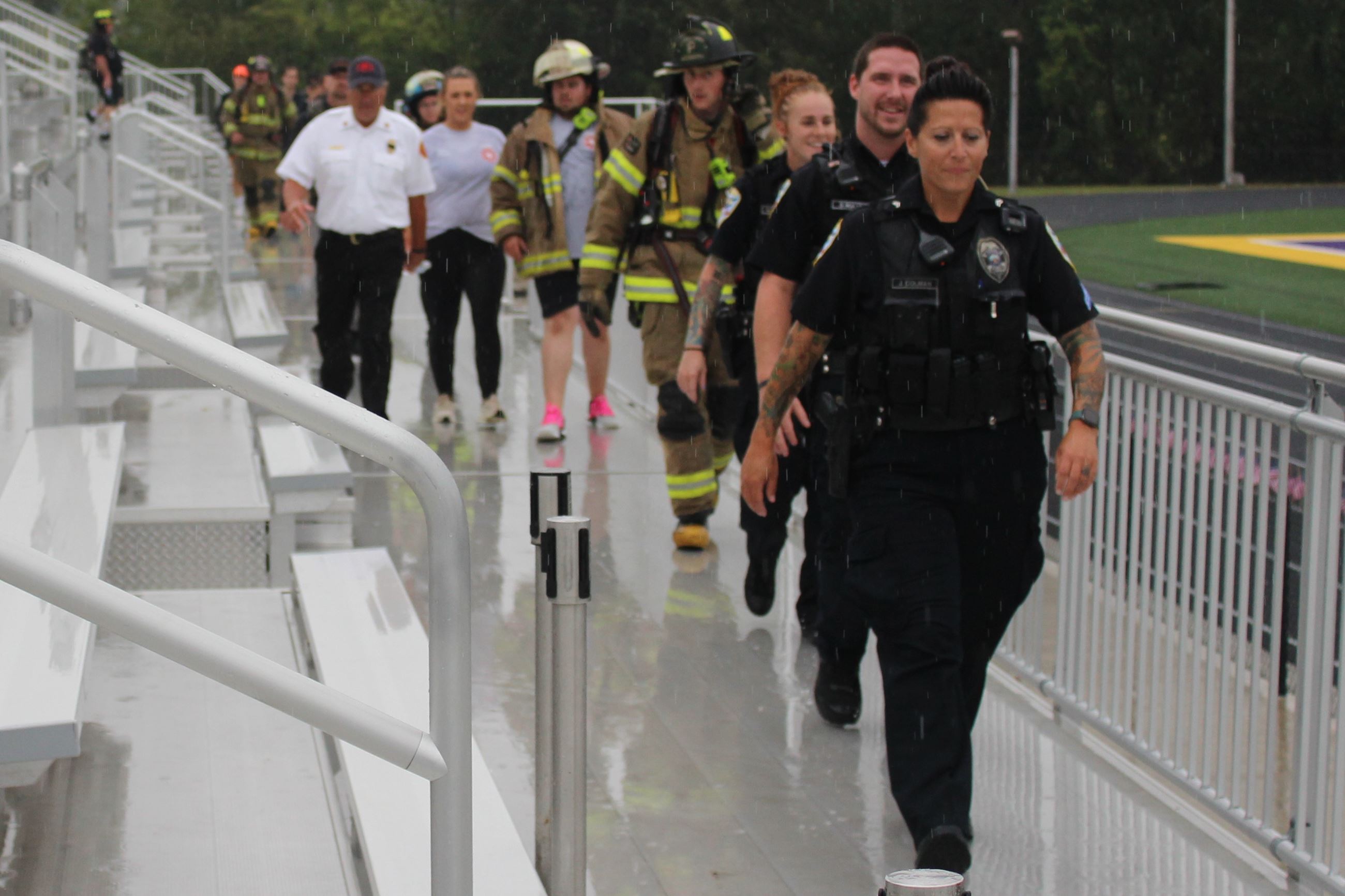 091123 Muscatine Stair Climb 010 = Leading the way