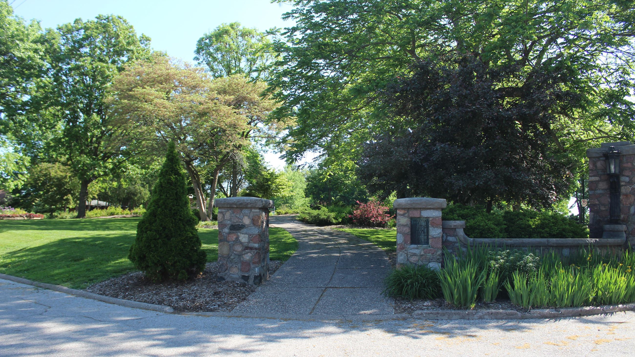 051425 Weed Park Entrance (JPG)